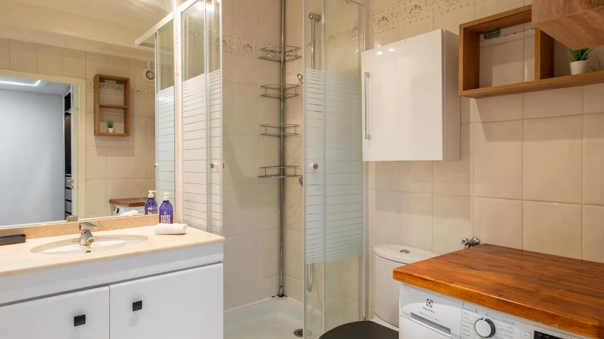 Geranimus M : Heart Of Paris With Patio Apartment