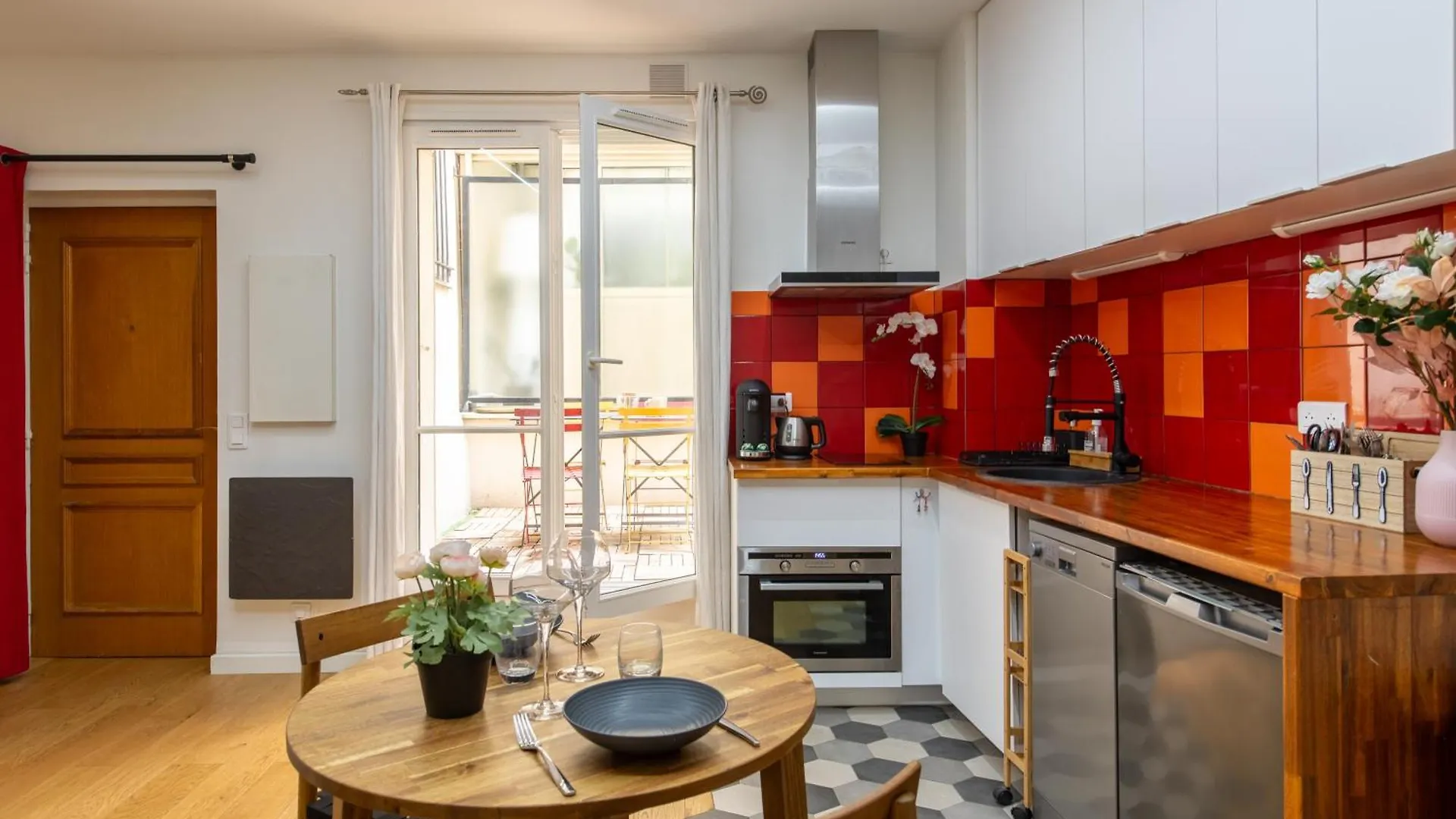 Geranimus M : Heart Of Paris With Patio Apartment
