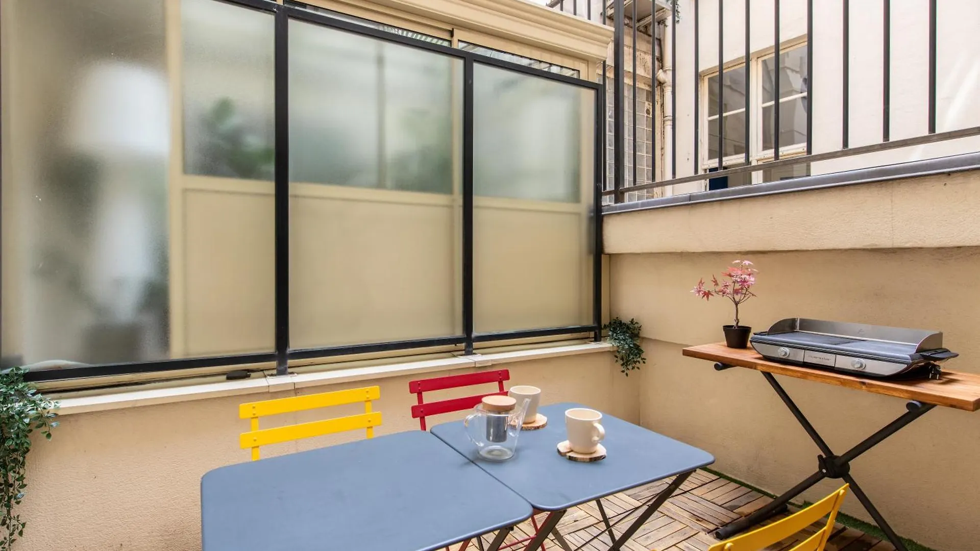 Geranimus M : Heart Of Paris With Patio Apartment France